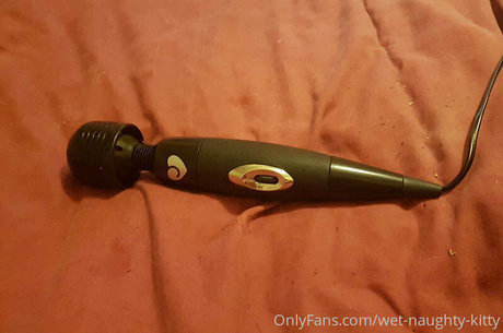 wet naughty kitty model xxx image