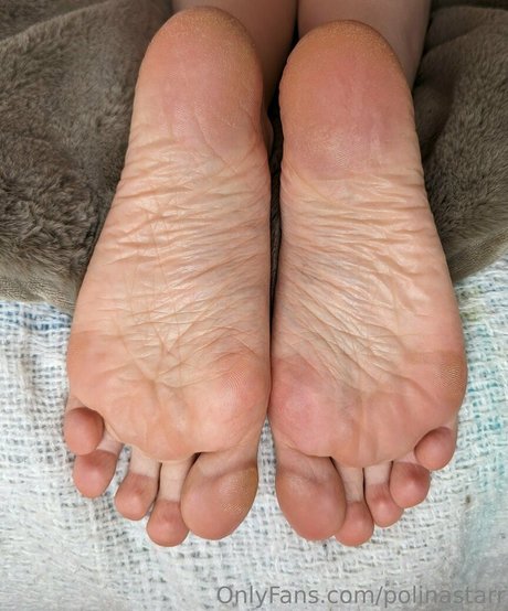 polinastarr model naked image