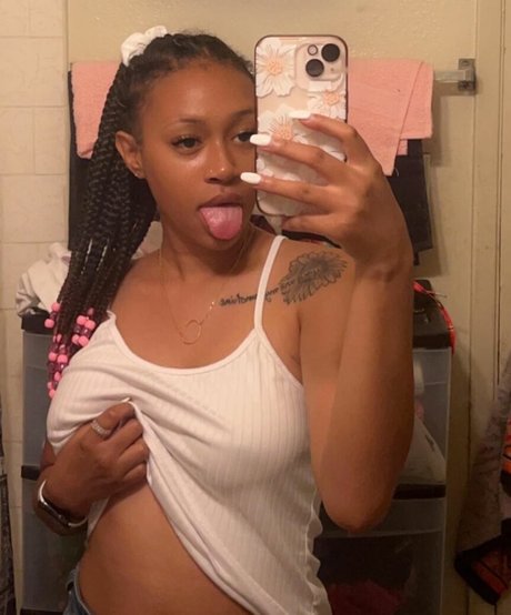 CallmeCoconasty star nudes pic