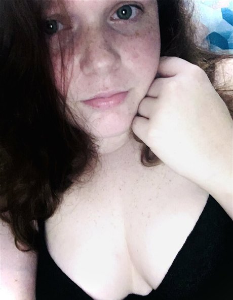 peachyly perfect model pics