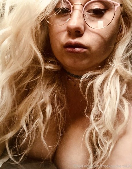 freeknockers420 star pretty pic