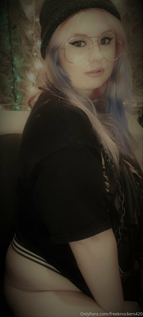 freeknockers420 sexy star img