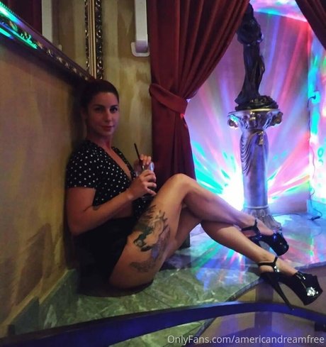 larraphoenix nudes star photo