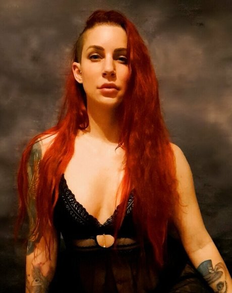 larraphoenix star nudes images