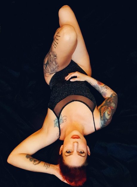 larraphoenix pornstar exclusive image