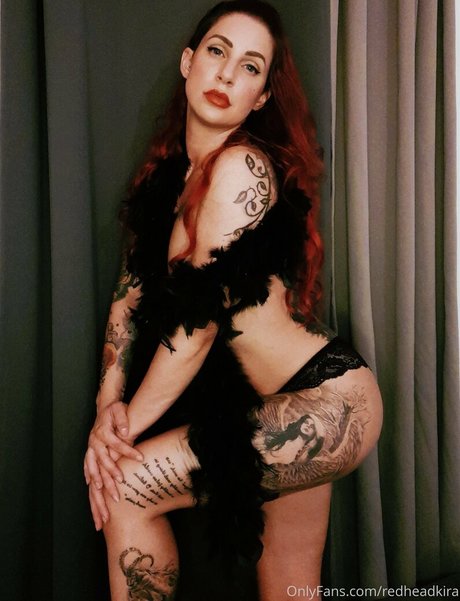 larraphoenix erotic actress gallery