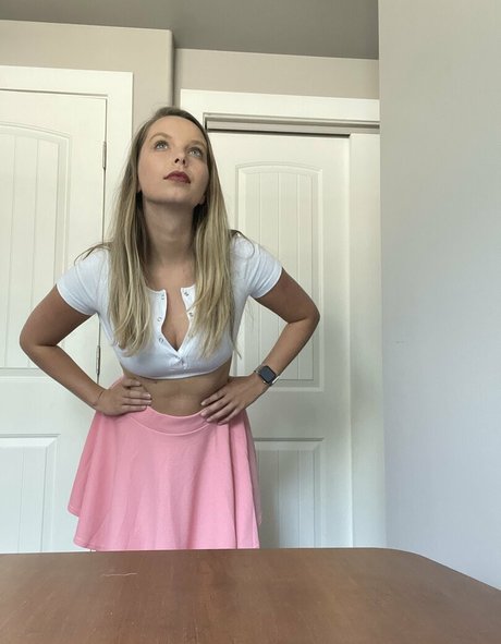 alishadrinksbeer beautiful actress image