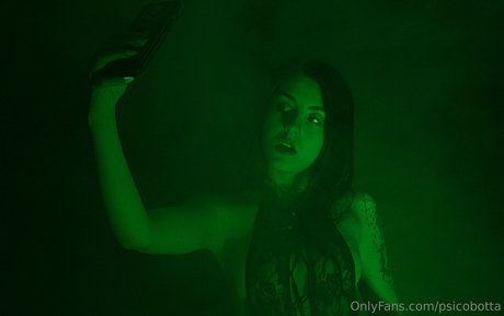 psicobotta nude actress pic