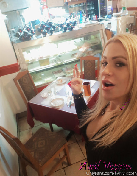 avrilvixxxen thumbnail