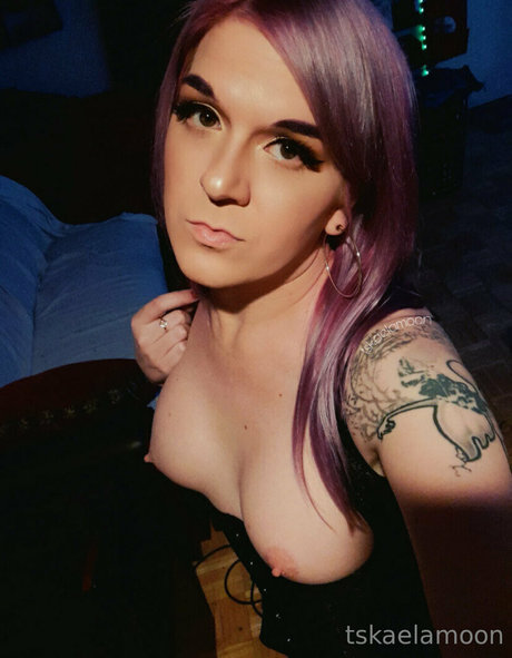 tskaelamoon star exclusive pic