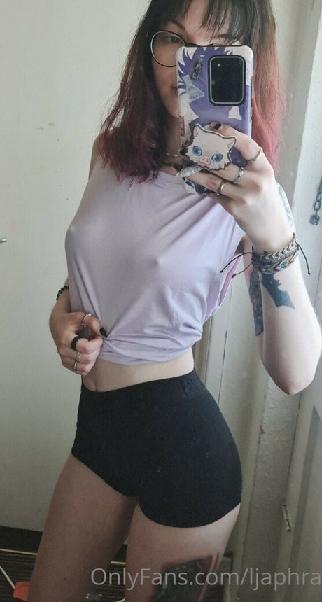 LouiseJulie star naked pic