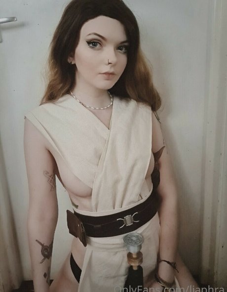 LouiseJulie star nude archive