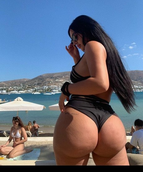 Danielle P nude model photo