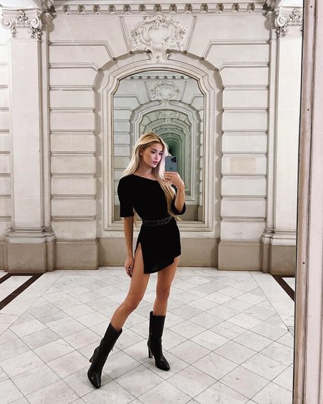 Pamela Reif model hot gallery