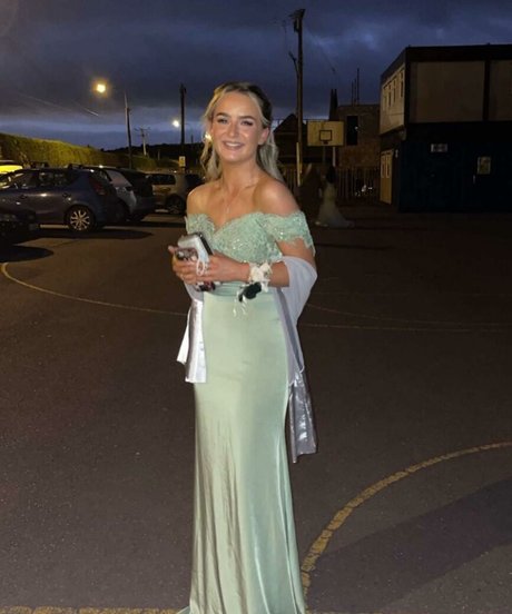 Aiobhin model art picture