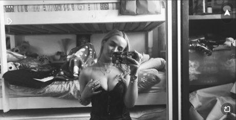 Aiobhin model art pictures