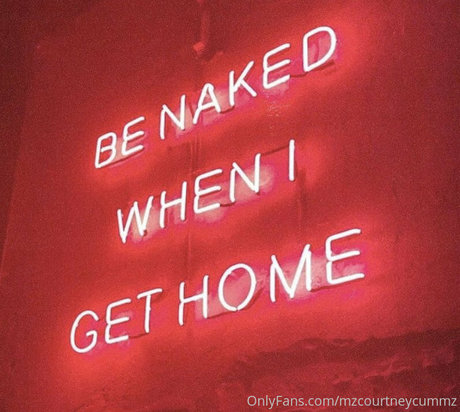 mzcourtneycummz pornstar adult pics