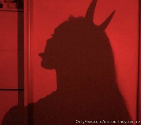 mzcourtneycummz adult model img
