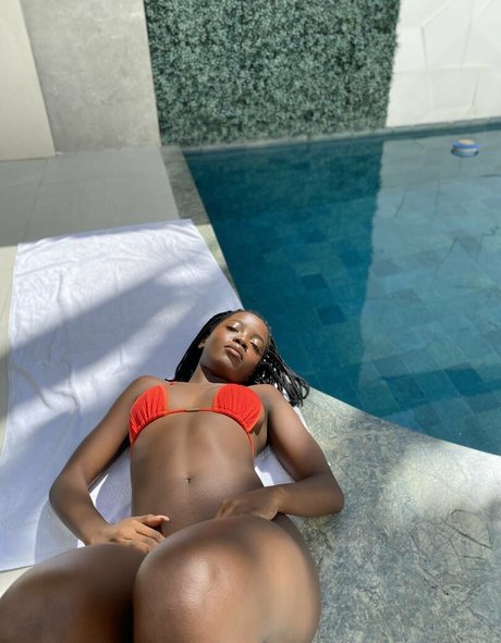 Clara Moneke model best archive