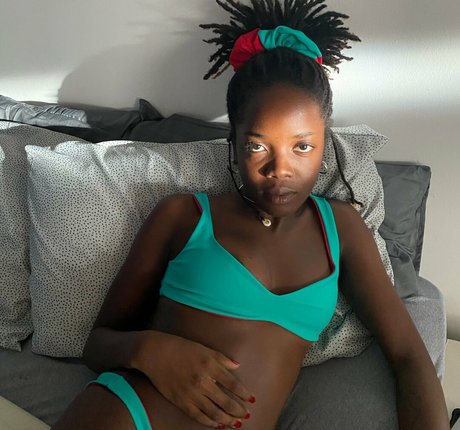 Clara Moneke star nudes img