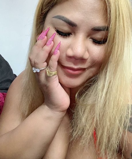 SaRa Chubby star naked pictures