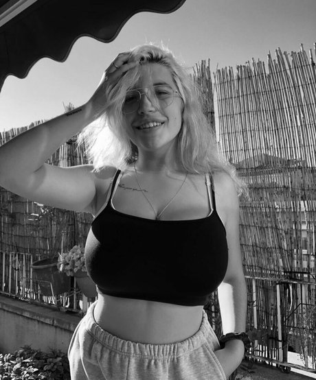 Anna Romero art model picture