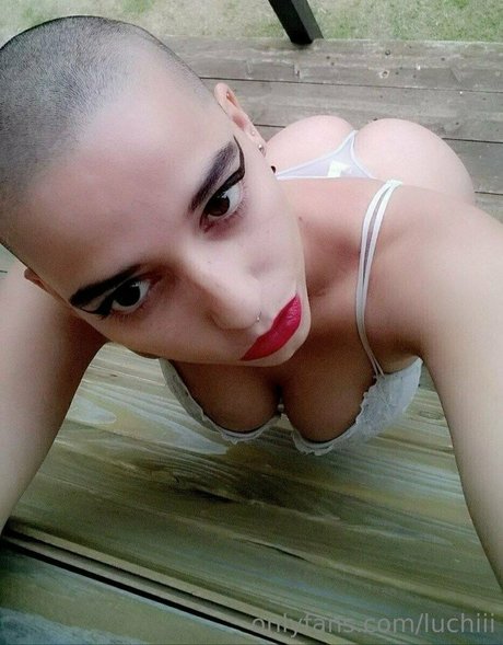 luchiii model erotic picture