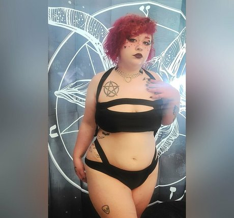 invictastyxx pretty model image