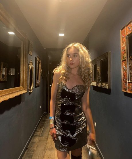 Jenna Davis sexy actress pic