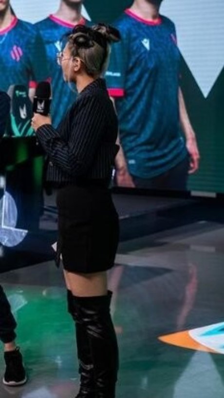 Yinsu Collins sexy model image