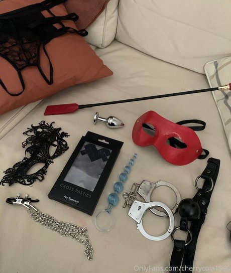 Cherry Cola nude pornstar archive