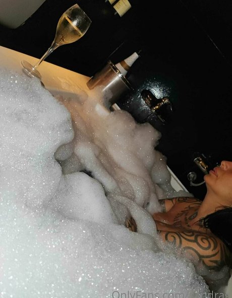 sandrag naked model pics