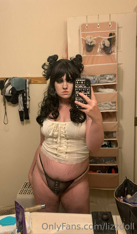 Lizzdoll model nudes archive