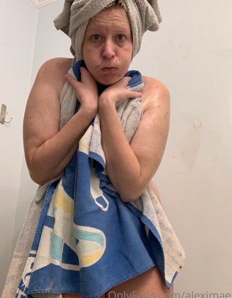 aleximae exclusive model picture