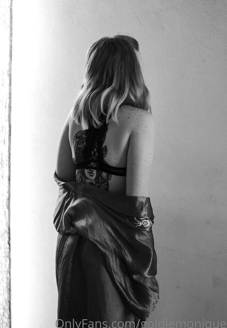 goldiemonique model hd pic