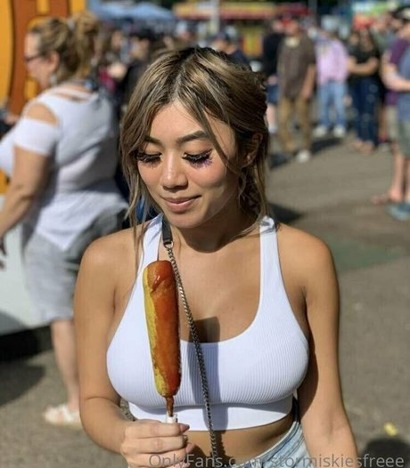 stormiskiesfreee thumbnail