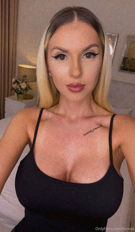 tonnia model free photos