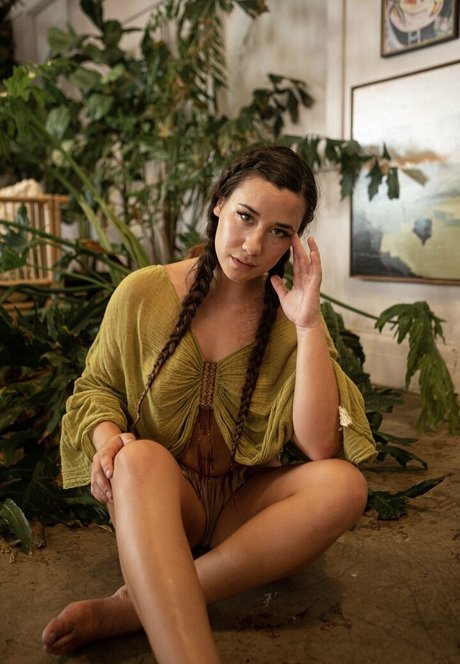 littleastronaut high quality actress picture