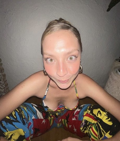 Luna Montana exclusive model pic