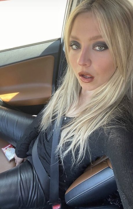 Luna Montana nude star photos