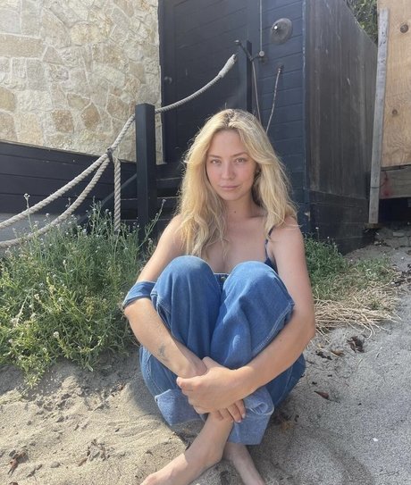 Luna Montana naked model img