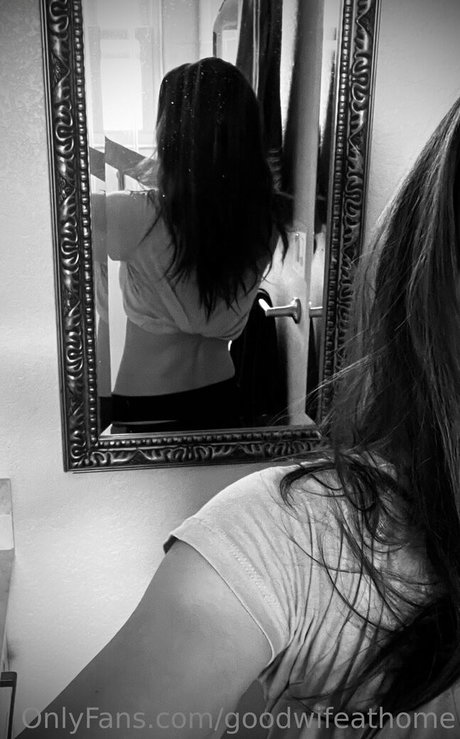 goodwifeathome top model images