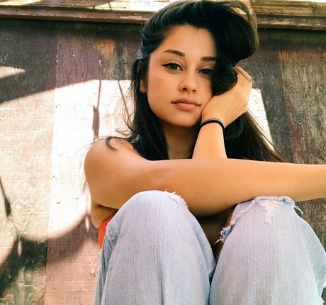 Yvette Monreal model pretty images