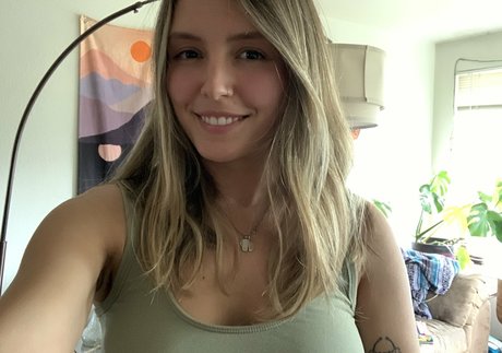 BlowMeNaomi pornstar sexy pictures