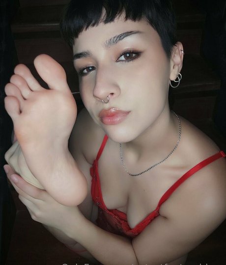 cutestfeetgoddess erotic star image