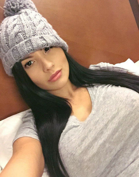 Karen Vi erotic pornstar img