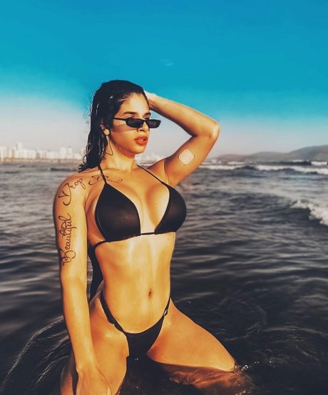 Linda De Morrer model hd image