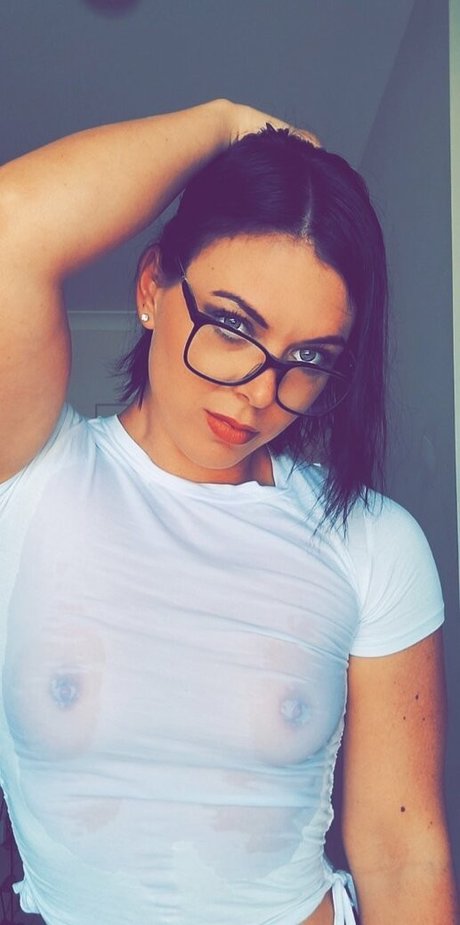 MissPeachyFit star sexy photo