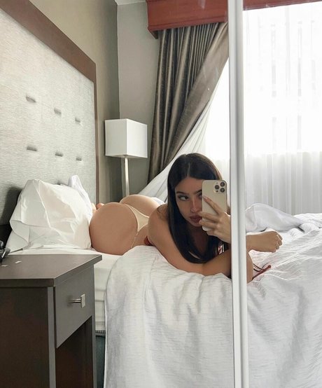 anicejewishgirl star erotic photo