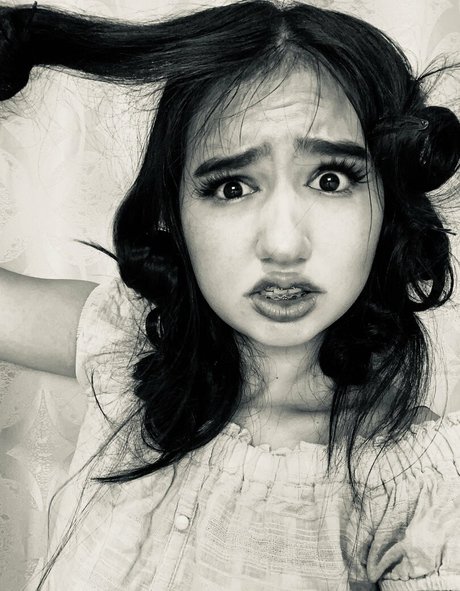 ooficialanie pretty pornstar image